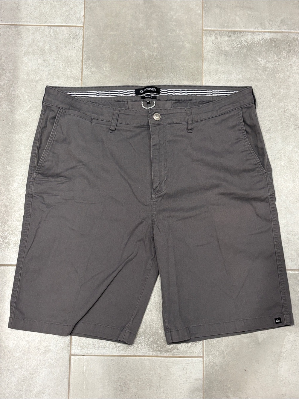 Quiksilver Men's Charcoal Gray Flat-Front Shorts Size 40